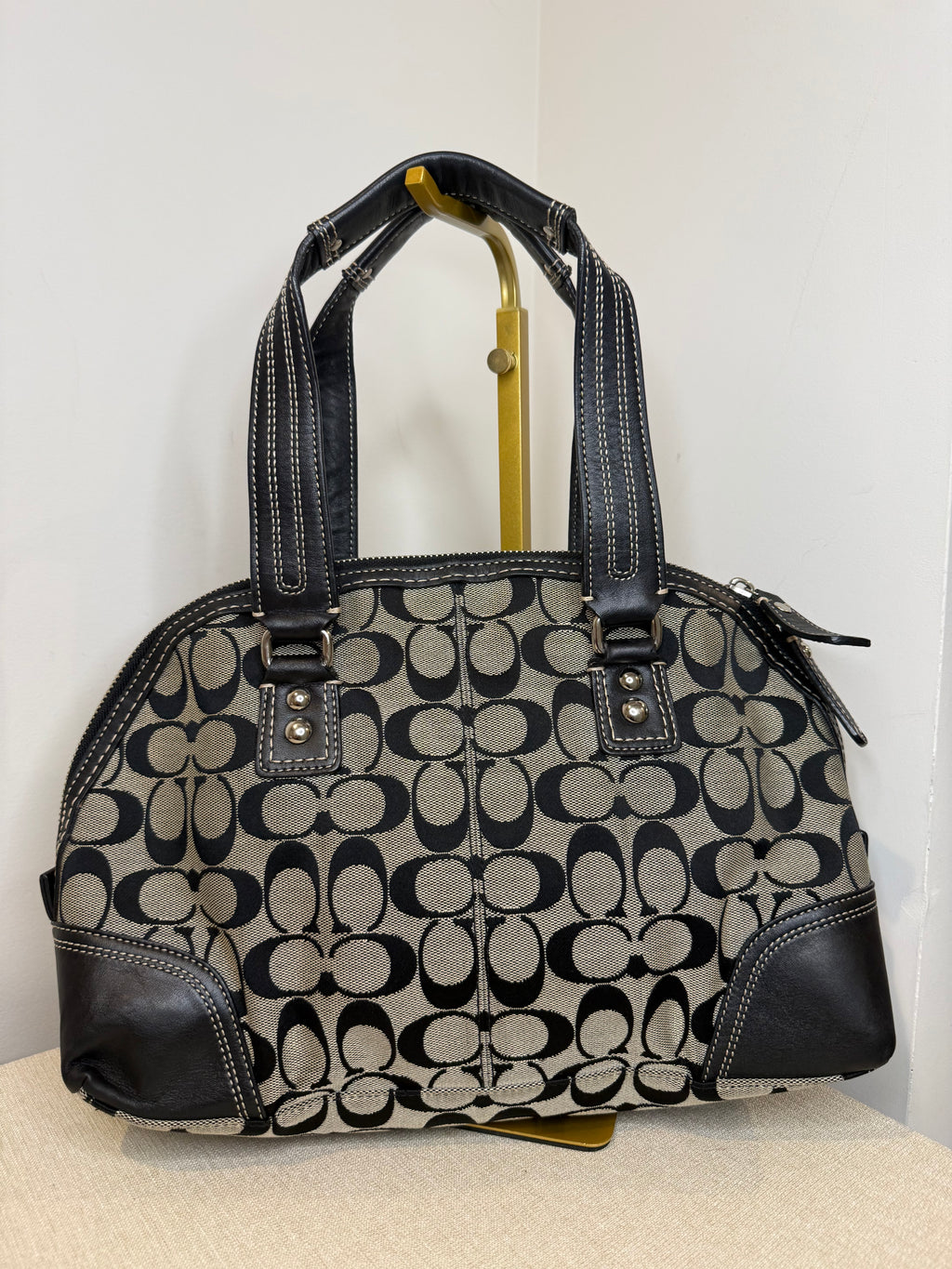 Pre-owned Coach Black Hamptons Turnlock Handbag 2010