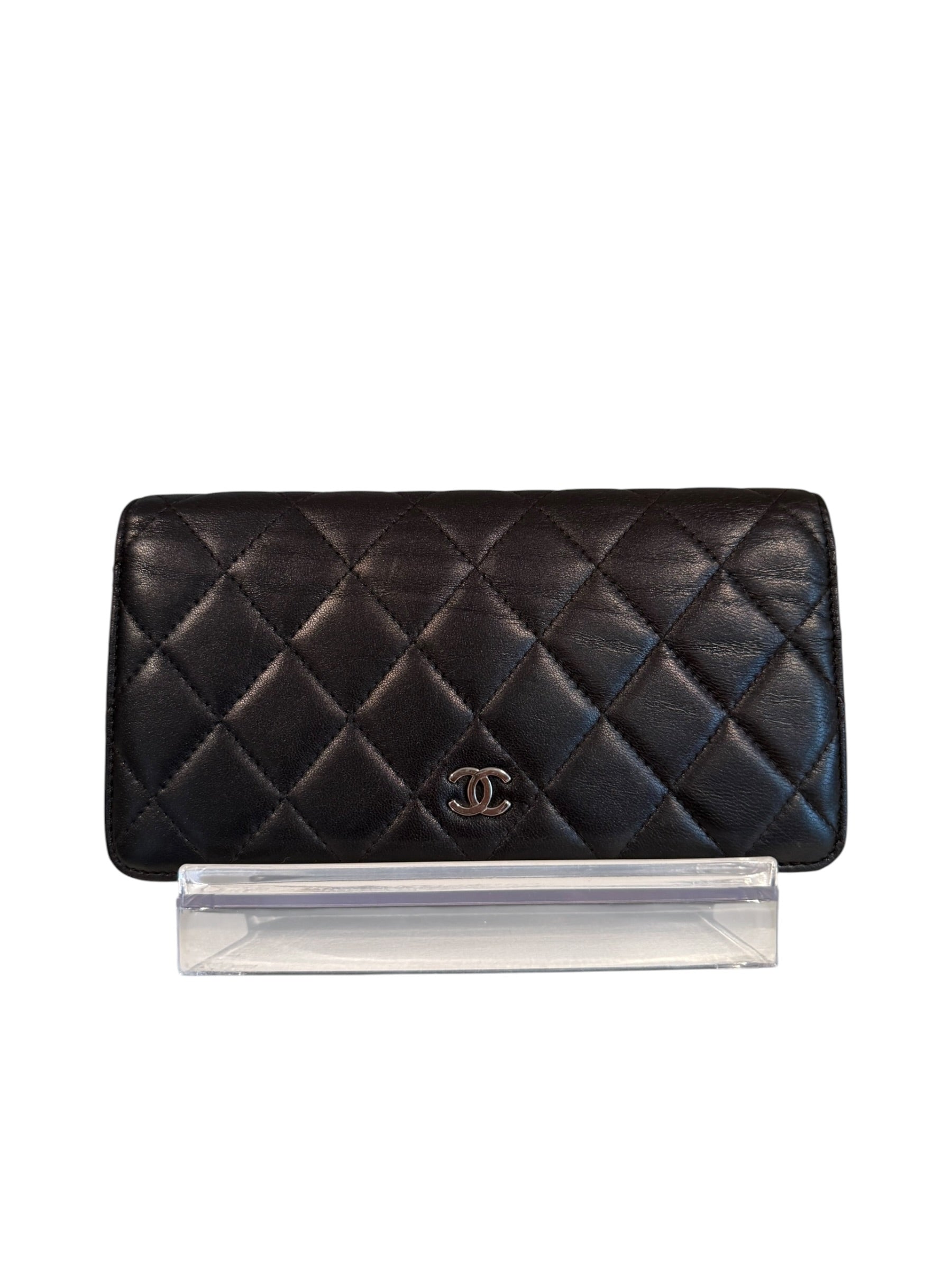 Pre-owned Chanel Lambskin Leather Quilted Long Wallet
