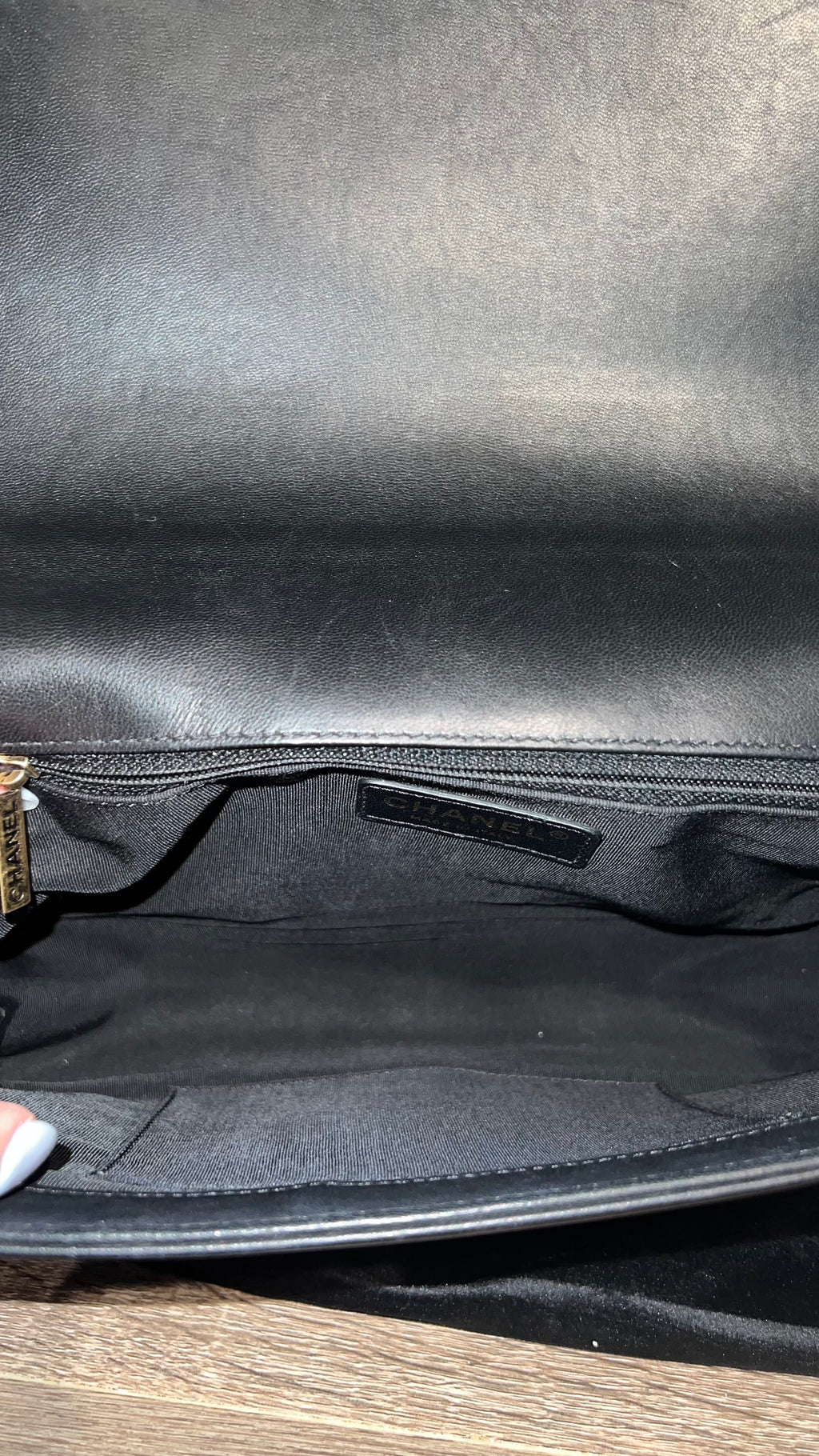 Pre-owned Chanel leather quilted crest medium boy bag