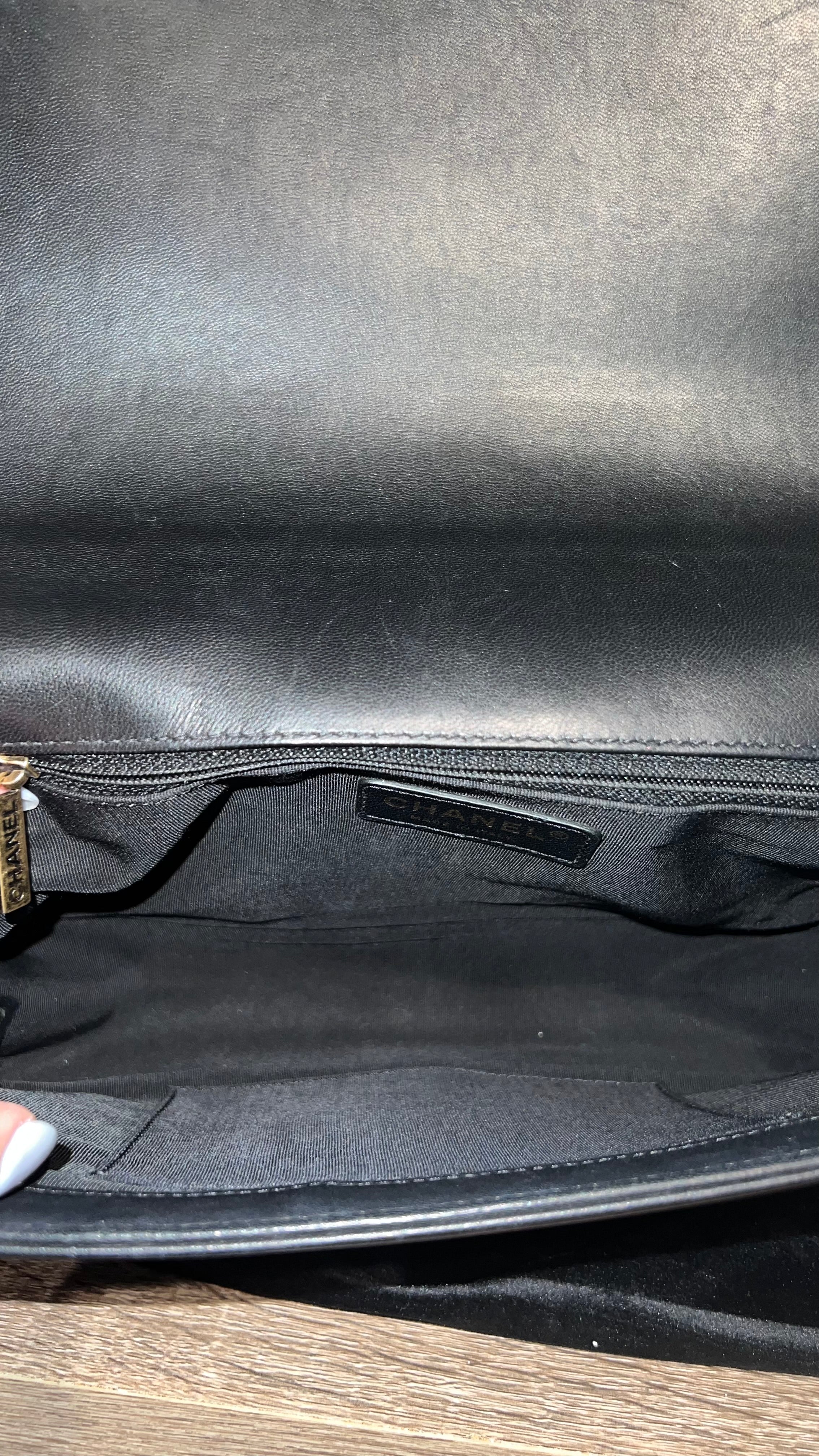Pre-owned Chanel leather quilted crest medium boy bag