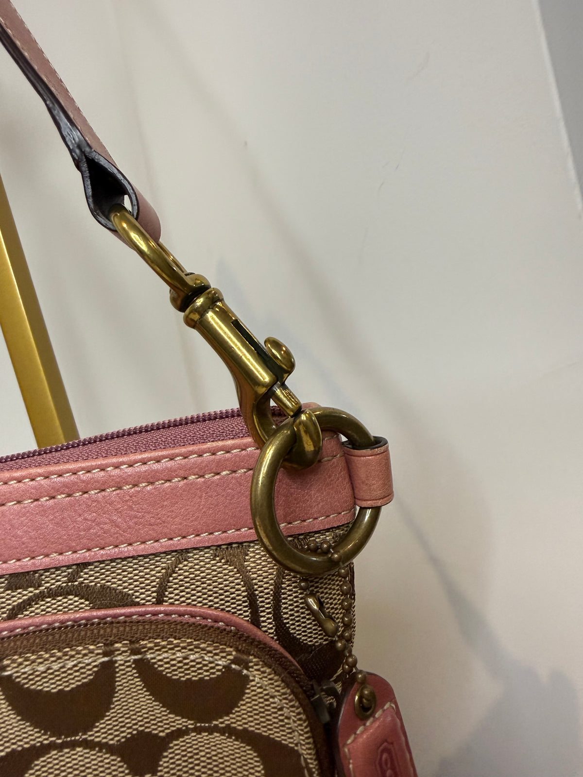 Pre-owned Coach Pink Signature Shoulder bag