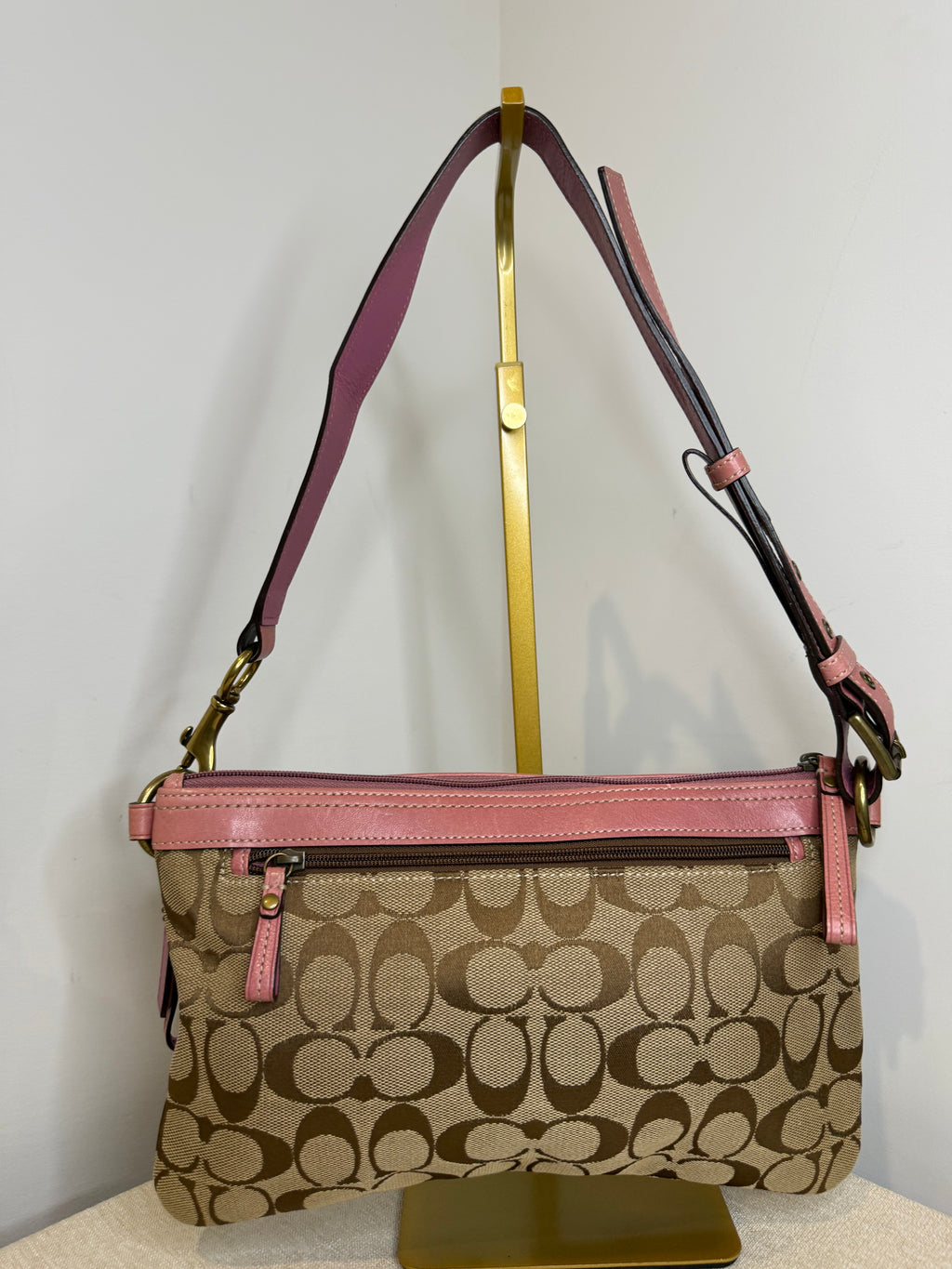 Pre-owned Coach Pink Signature Shoulder bag