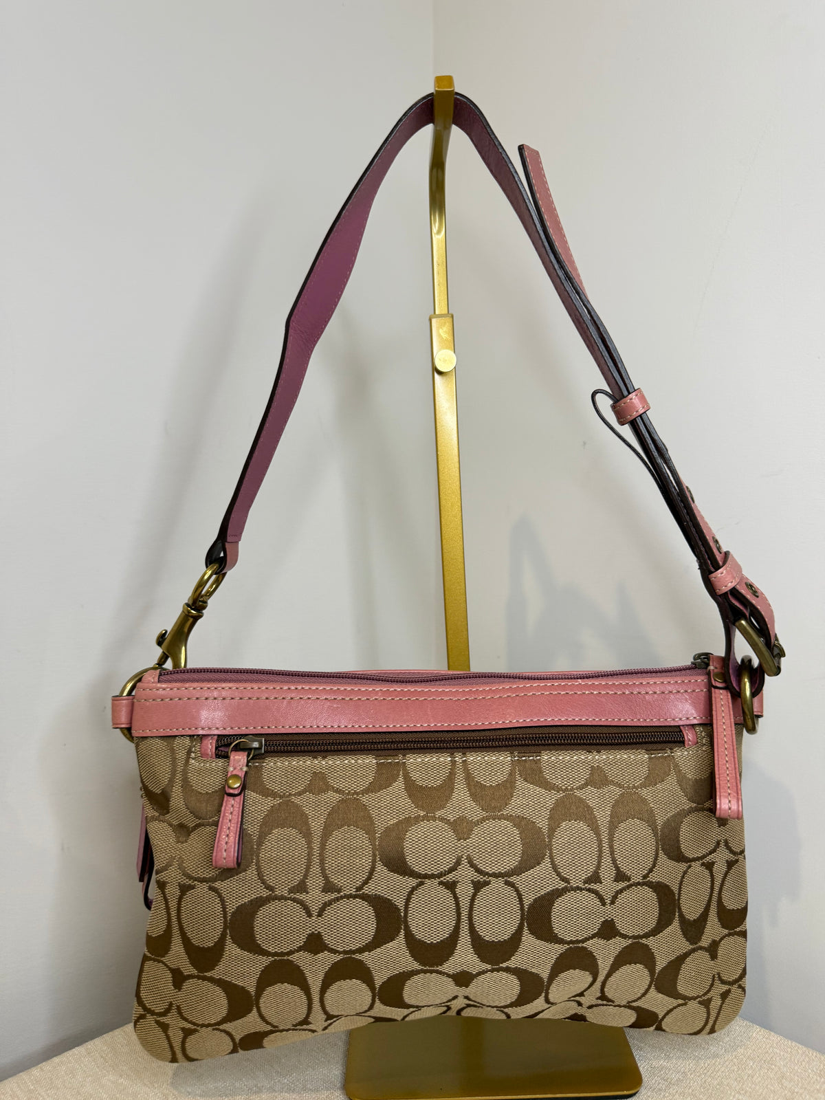 Pre-owned Coach Pink Signature Shoulder bag