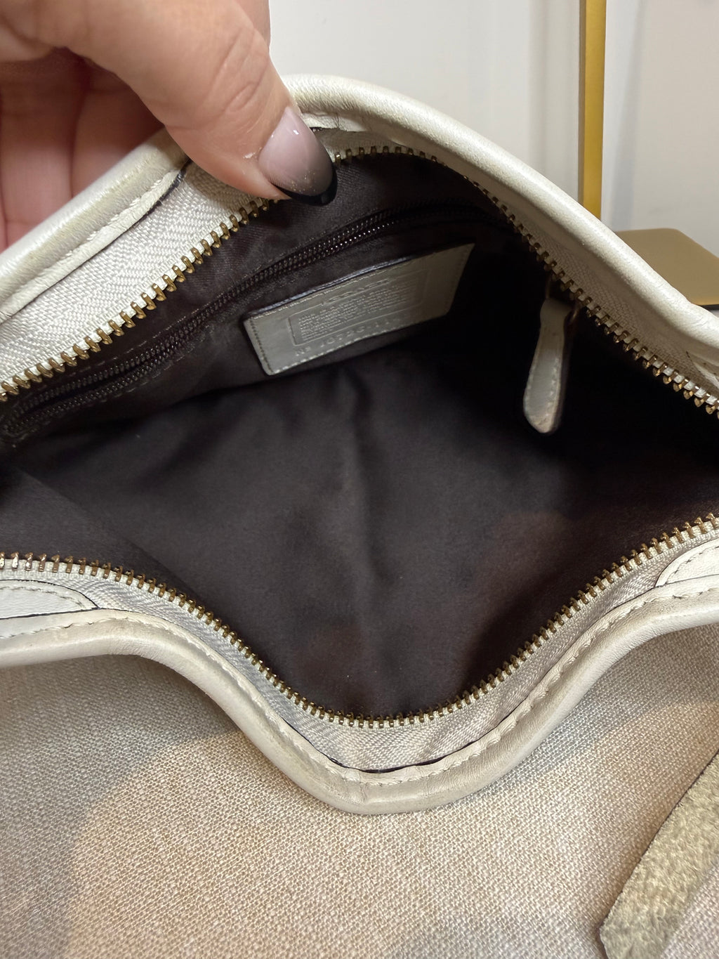 Pre-owned Coach Cream Signature Hobo Shoulder Bag 2007