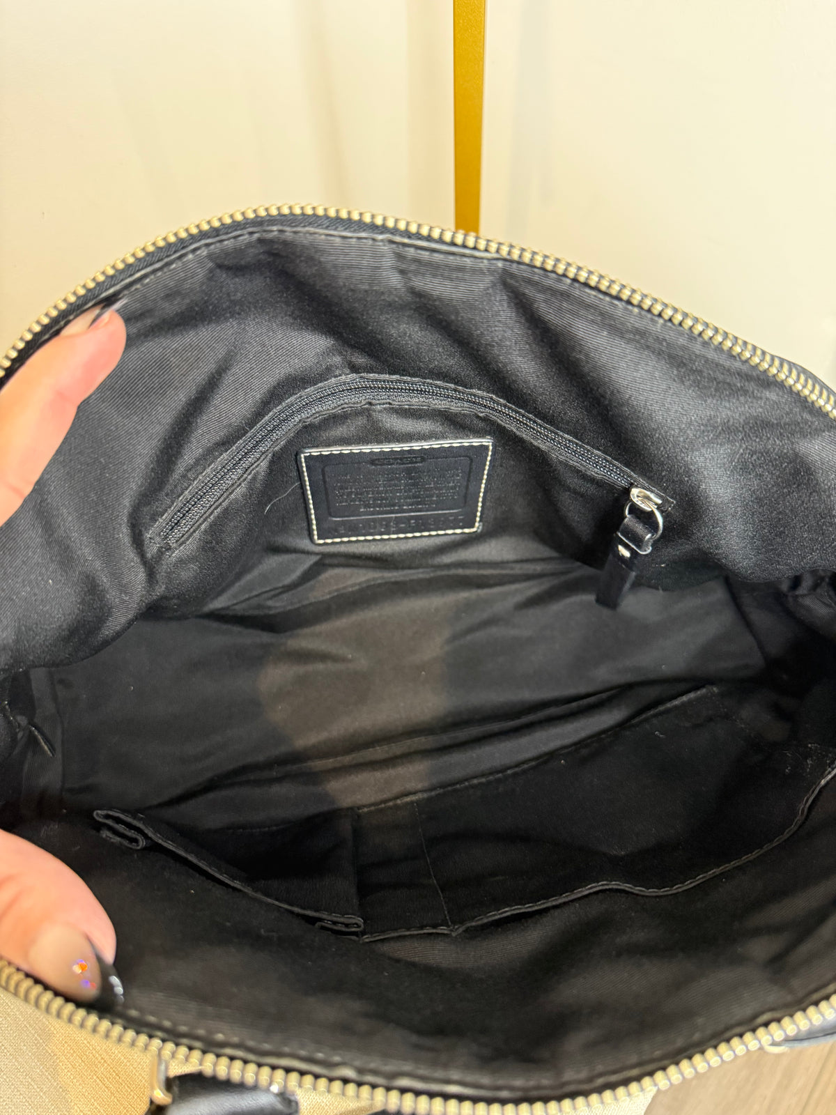 Pre-owned Coach Black Hamptons Turnlock Handbag 2010