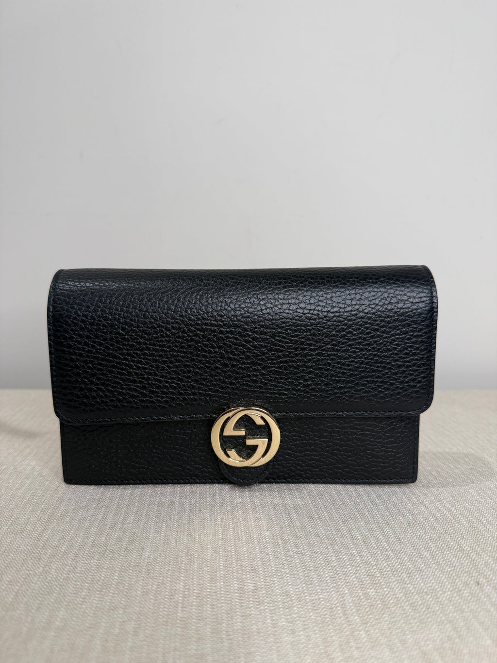 Pre-owned Gucci leather black wallet on chain