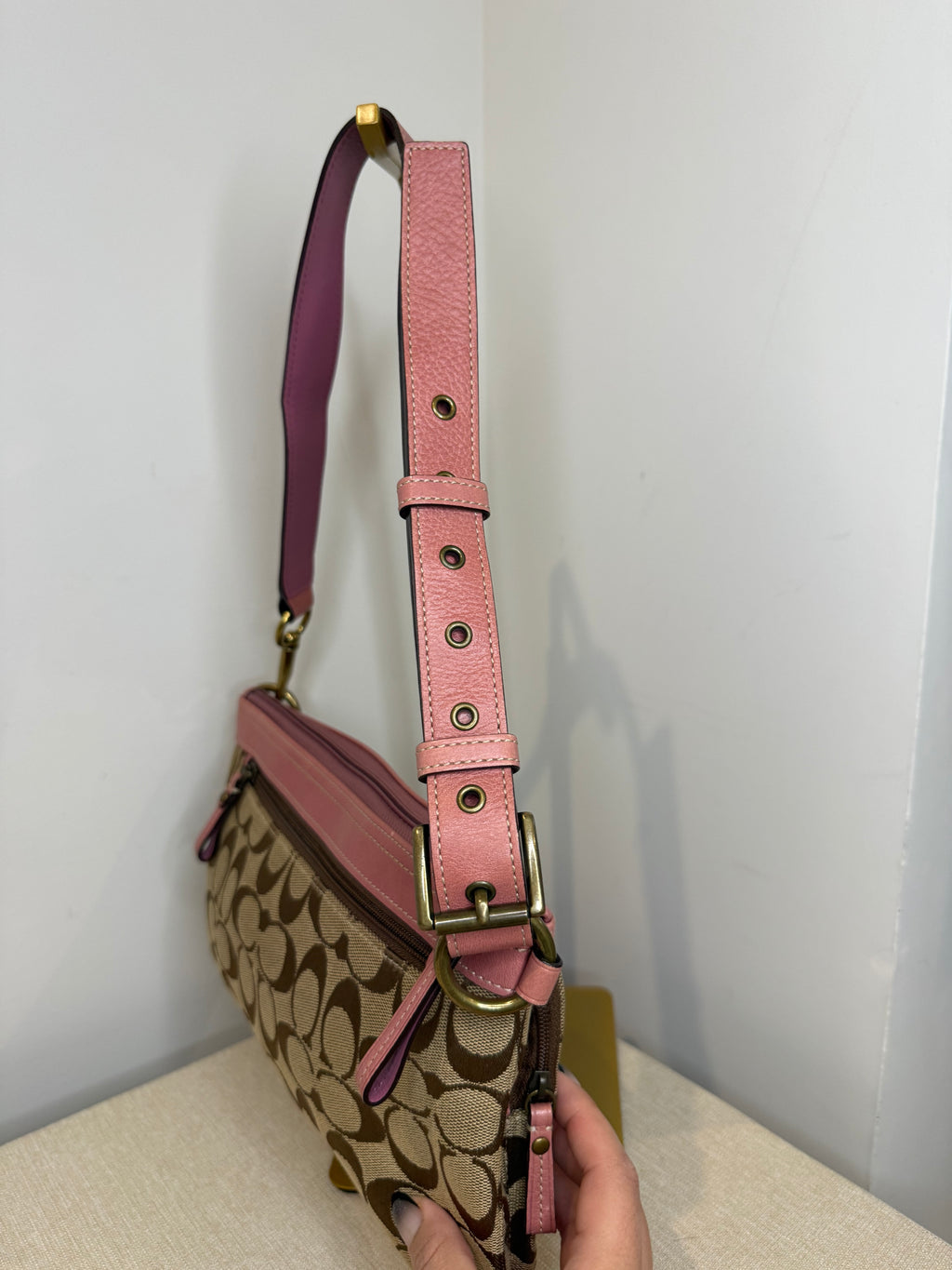 Pre-owned Coach Pink Signature Shoulder bag