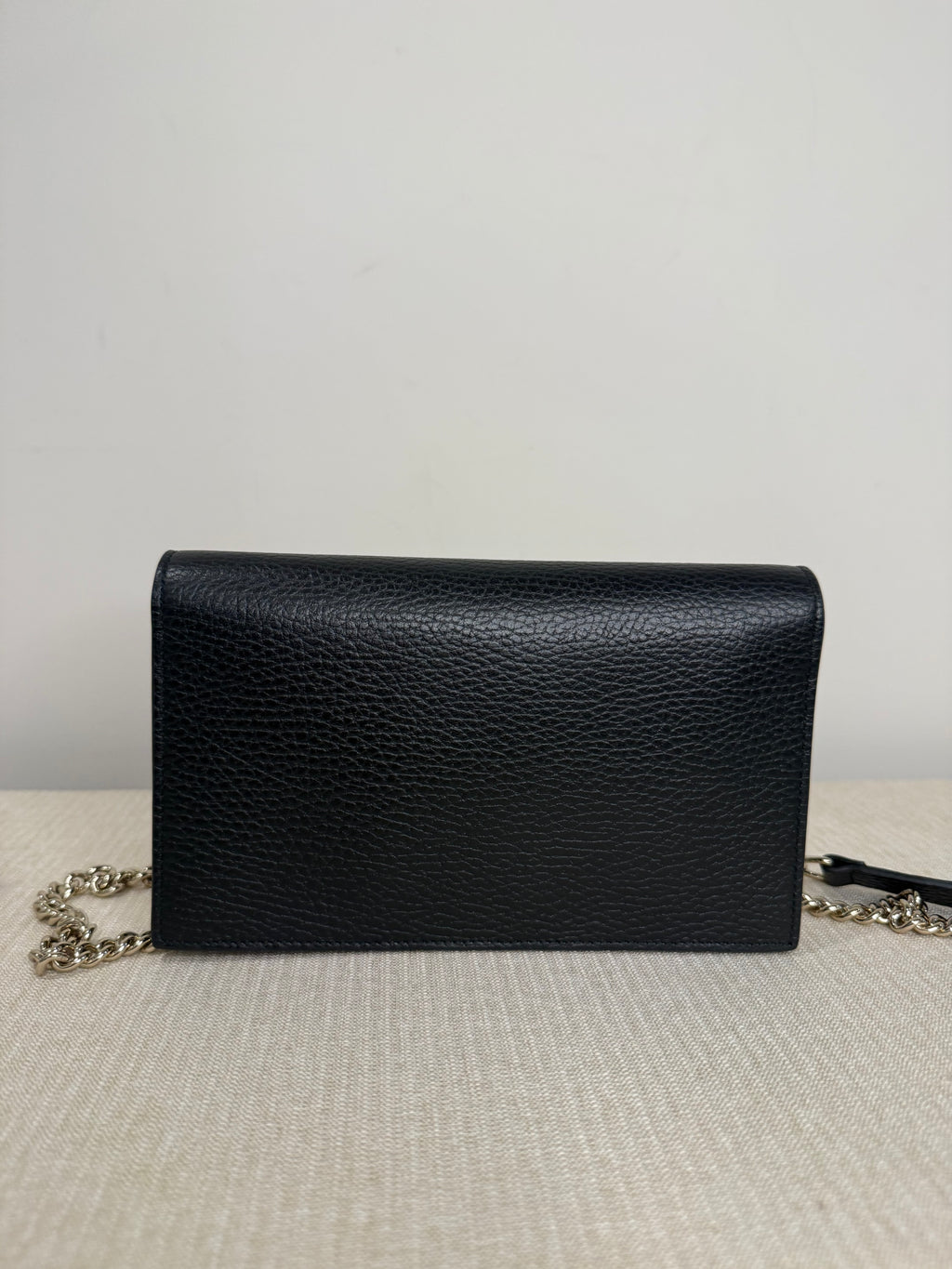 Pre-owned Gucci leather black wallet on chain