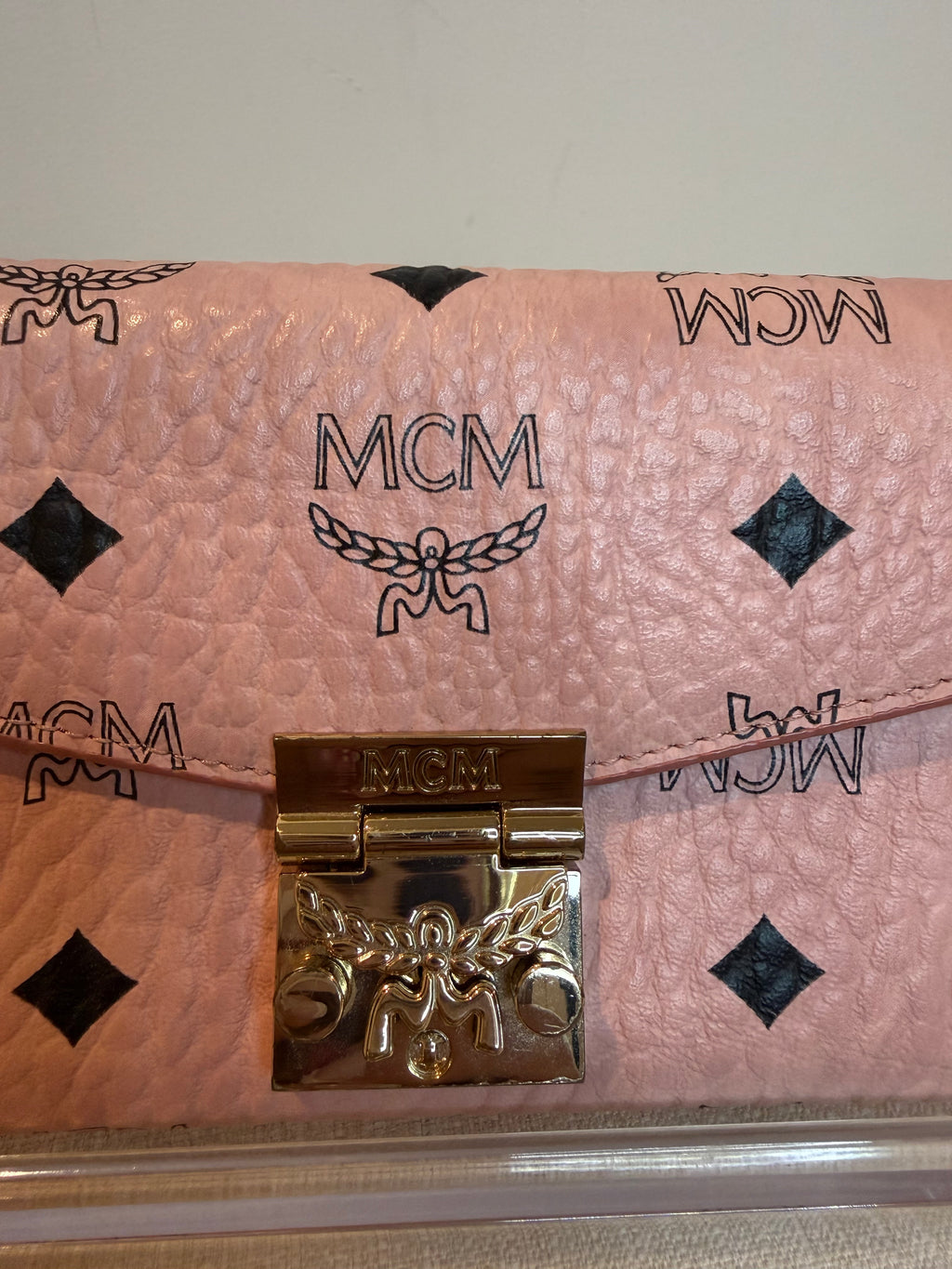 Pre-owned MCM Leather Vicetos Wallet on Chain