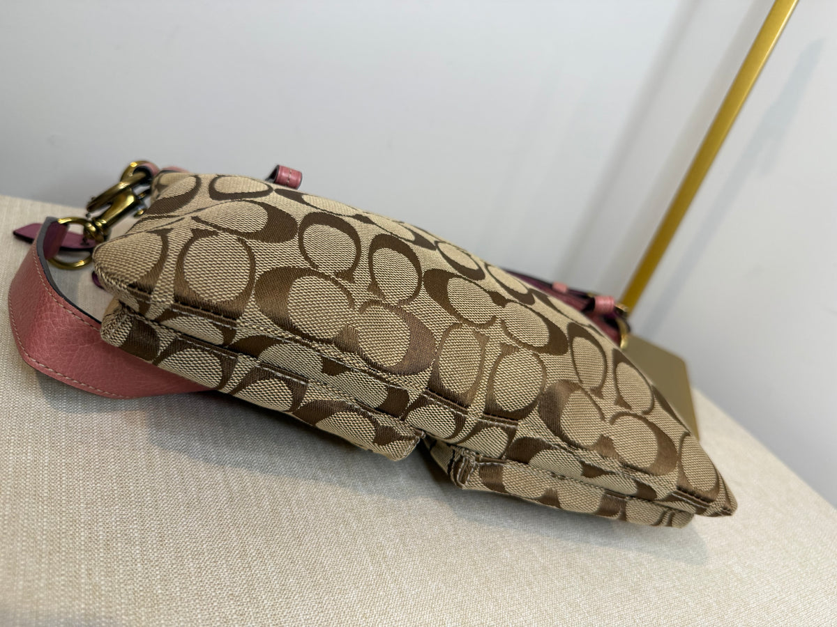 Pre-owned Coach Pink Signature Shoulder bag