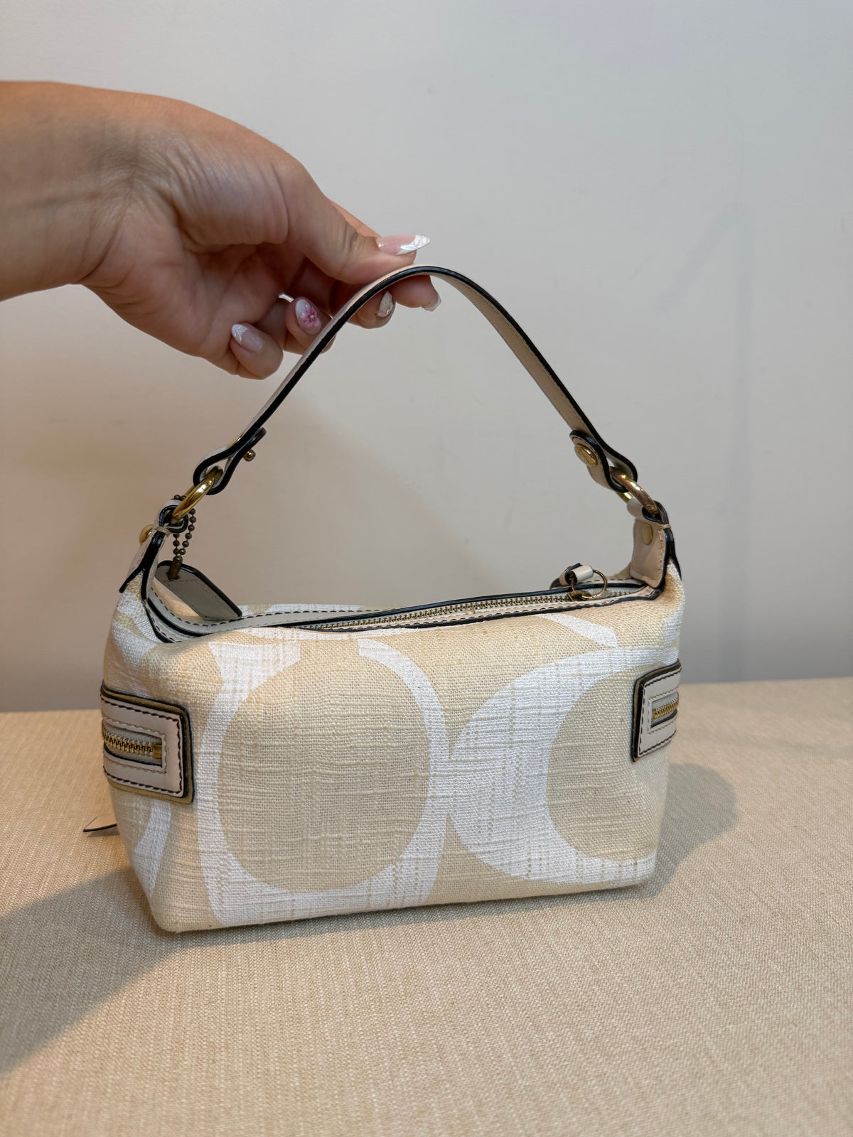 Pre-owned Coach Canvas Mini White tonal handbag 2006 Vintage