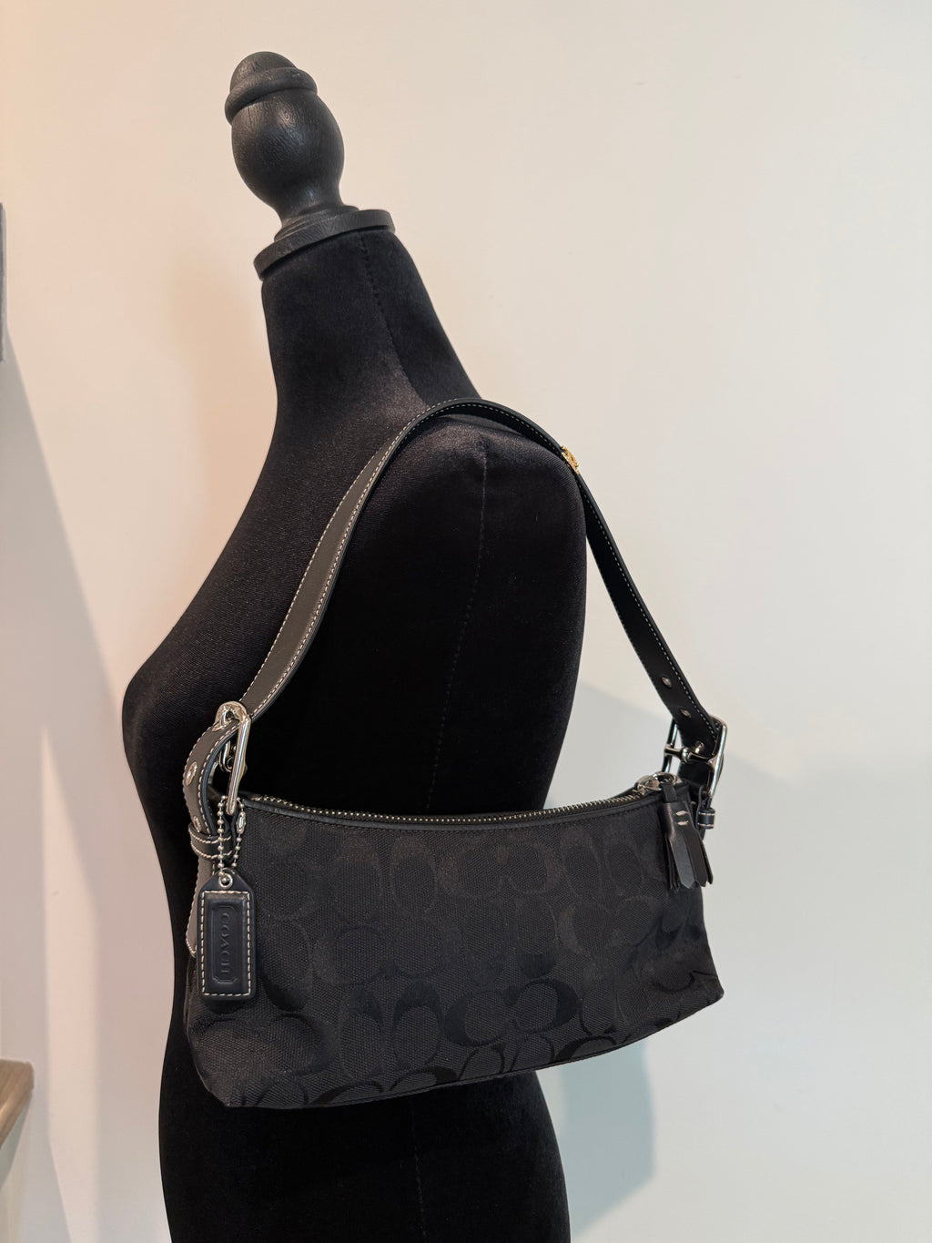 Pre-owned Coach Black Hamptons east west shoulder bag 2004 vintage