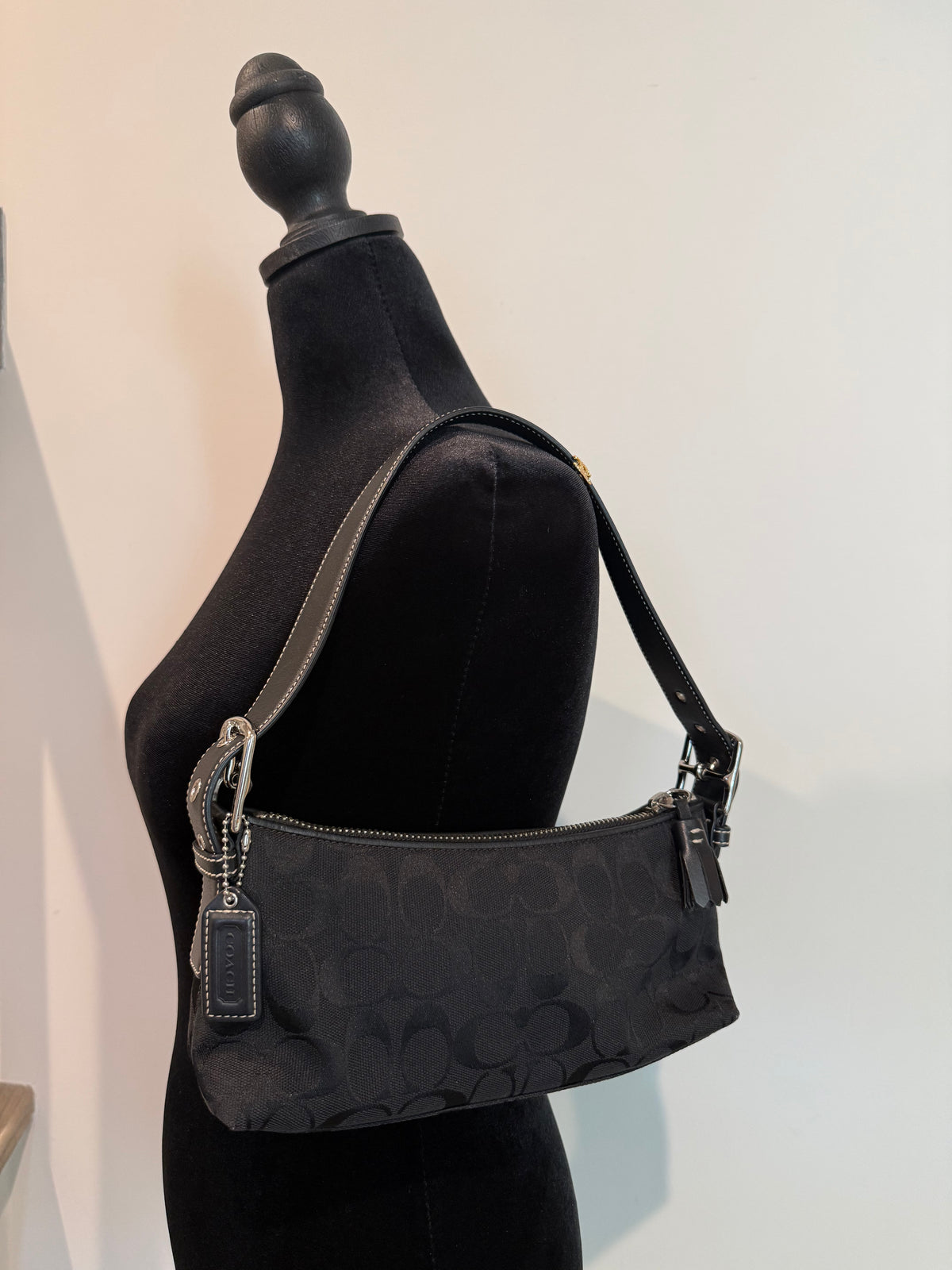 Pre-owned Coach Black Hamptons east west shoulder bag 2004 vintage