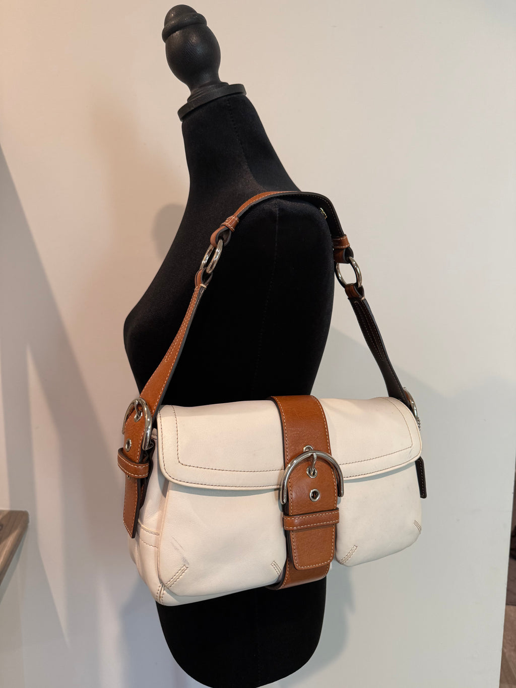 Pre-owned Coach Leather White and Brown SoHo Flap Shoulder bag 2004 vintage