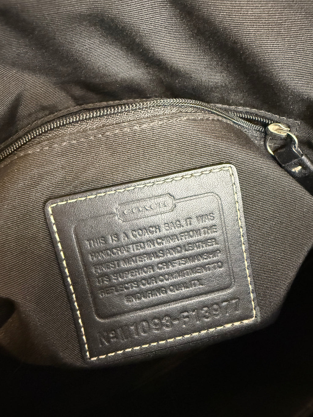 Pre-owned Coach Black Hamptons Turnlock Handbag 2010