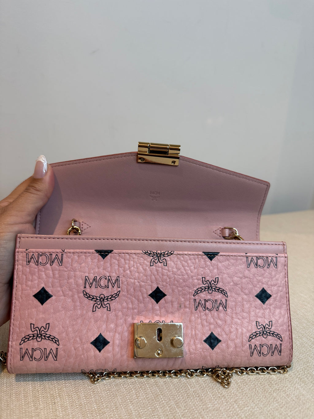 Pre-owned MCM Leather Vicetos Wallet on Chain