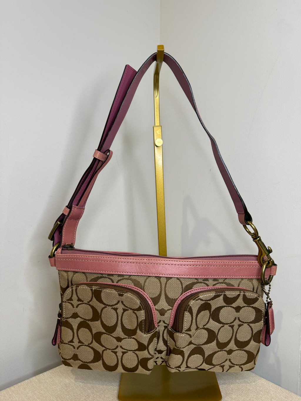 Pre-owned Coach Pink Signature Shoulder bag