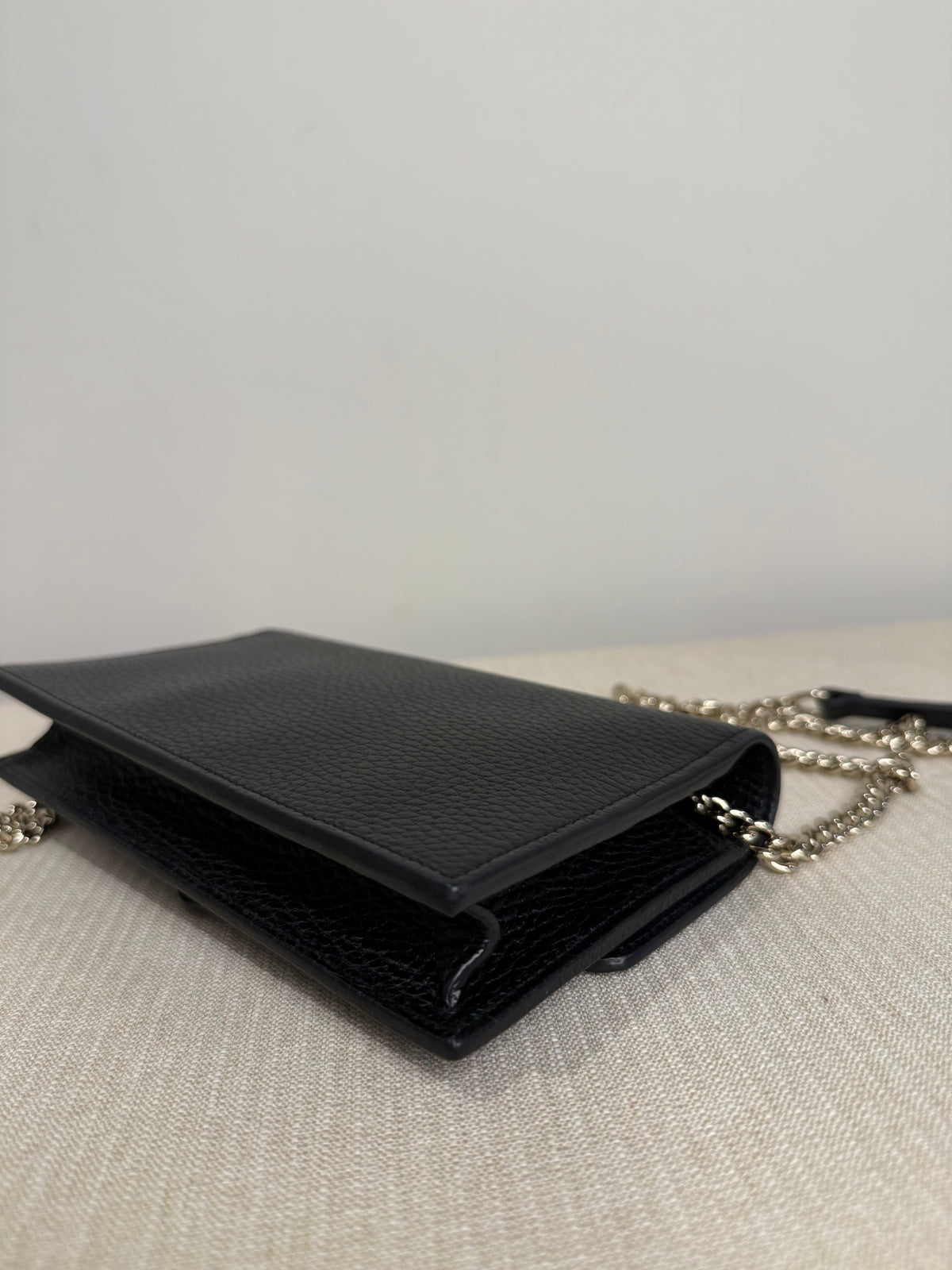 Pre-owned Gucci leather black wallet on chain