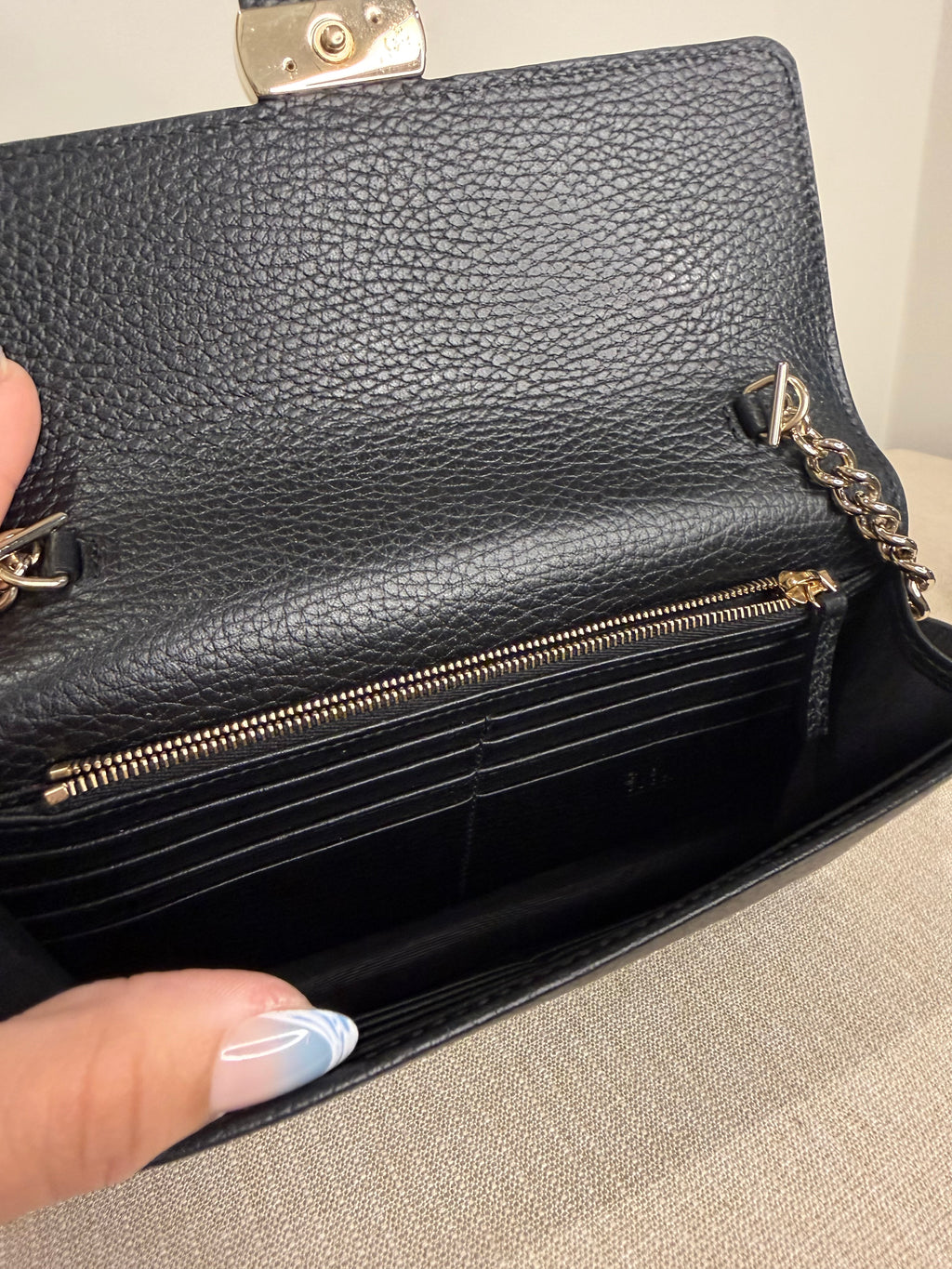 Pre-owned Gucci leather black wallet on chain